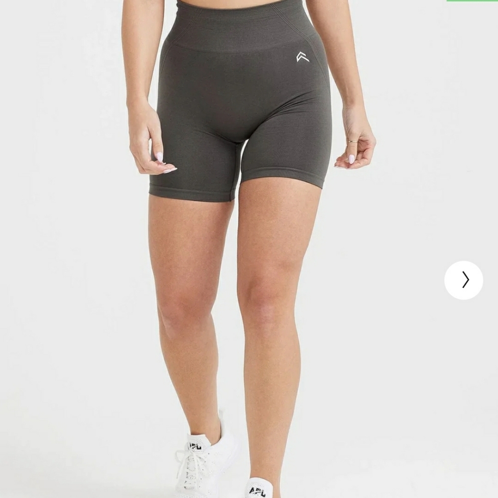 Oner Active effortless deep taupe shorts MEDIUM